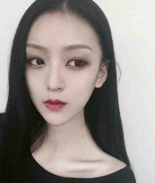 畅销巨作被捕入狱后，未婚夫带着新科技参加审判