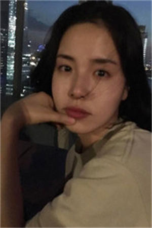 全集小说直播向女生表白，推销钢笔！
