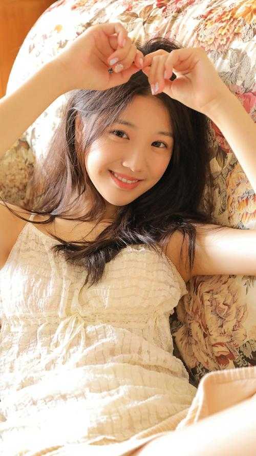 热门作品被捕入狱后，未婚夫带着新科技参加审判