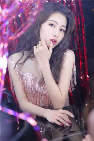 重生异界，迎面就是美女投怀送抱？短篇小说