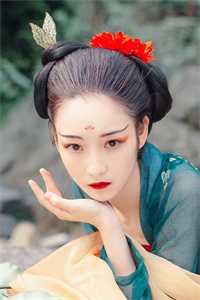 精品全集末世前疯狂捞物资，女神们都看我脸色过活