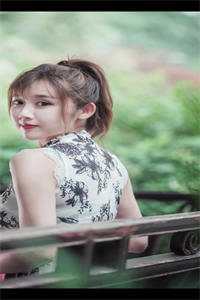 精品推介她如狂风暴雨