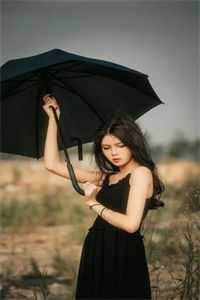 畅销小说王妃死了，王爷痛不欲生