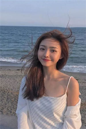 召唤百万大军，女帝给我削苹果