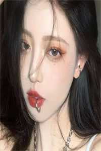 快穿：乖萌小丧尸抱上大腿苟尸命完整版