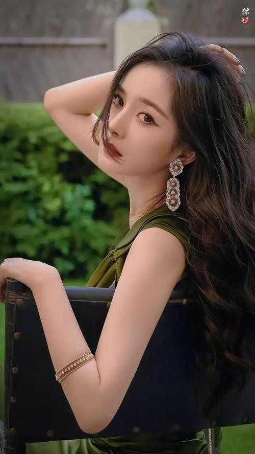 精品选集重生：开局收获校花妈妈大师级秘书！