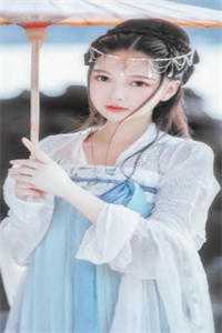 穿成明君心尖宠，众妃谄媚我开摆小说