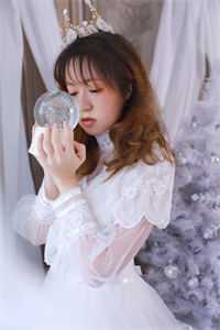 全文穿书后，我抱紧破产大佬大腿