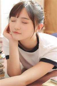 长篇小说活成前任白月光后，她桃花朵朵开