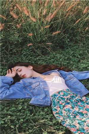 精品小说逃荒农女：捡到残暴王爷她哭了