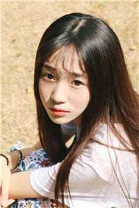 活成前任白月光后，她桃花朵朵开畅销书目