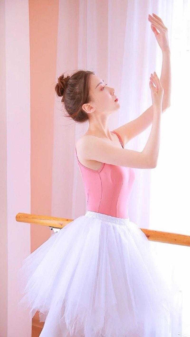 重生后，拒绝资助普信女无删减