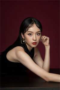 儿子死时，卧底老婆在雨中和小情人亲吻畅销巨著