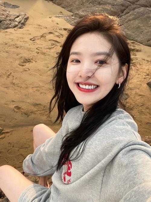 重生团宠：顶流女王她画风不对章节