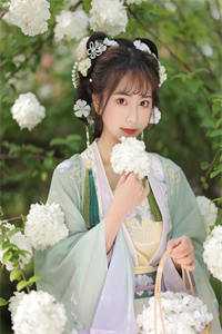 第九次求婚后，我放女友自由她却后悔了
