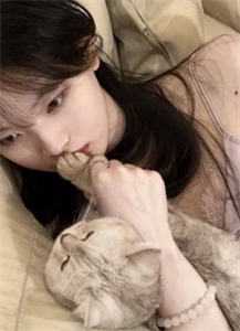 领证当天，我收到女友和她助理的结婚证爆火全网