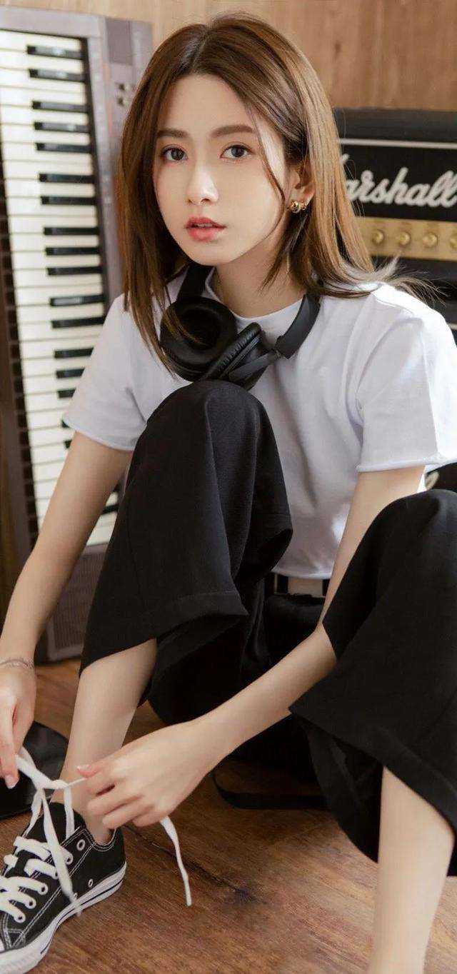 未婚夫残疾后，我靠弹幕上位了的主角是