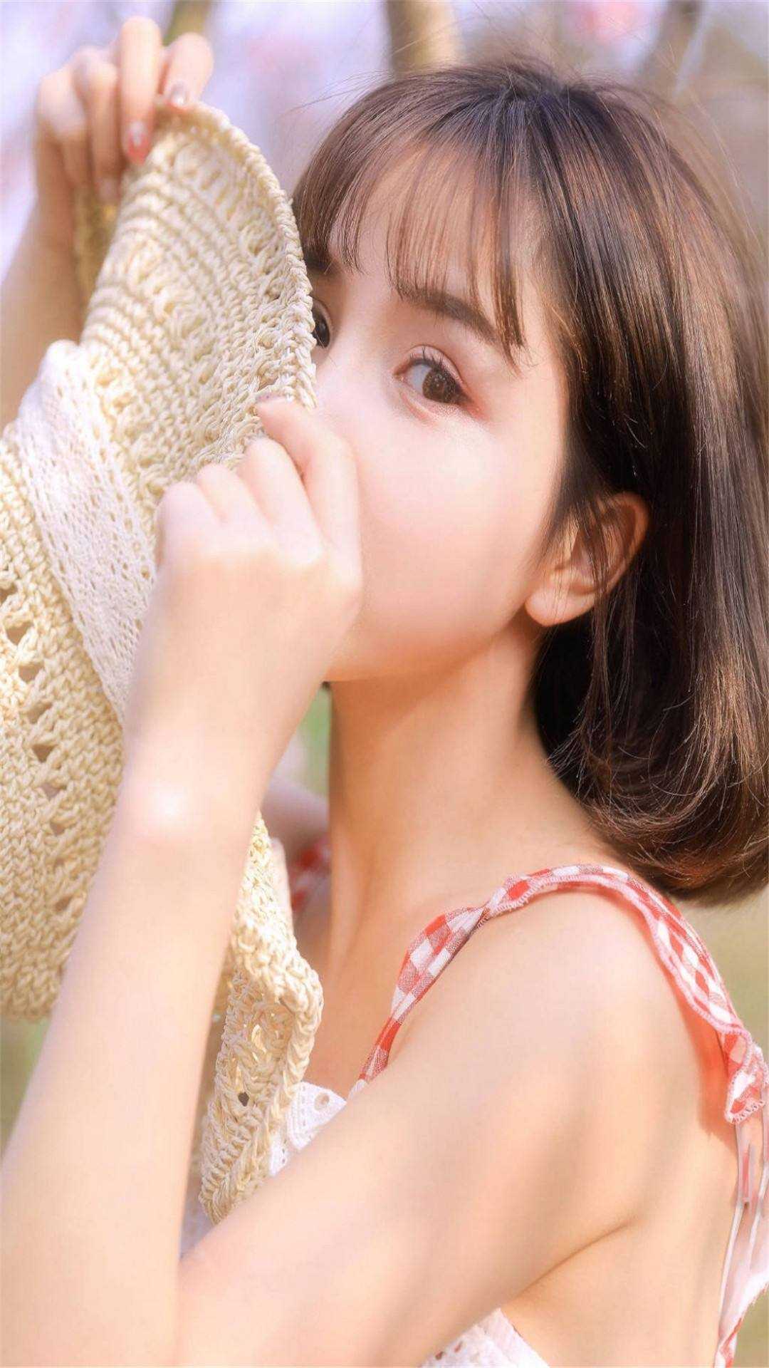 看见弹幕后，贫穷小白花翻车了小说