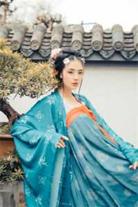 获奖后，爱意哽在喉咙小说