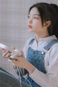 六一带女儿卖玩偶筹学费，撞见哭穷老公送假千金天价耳环爆款热文