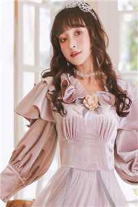 六一带女儿卖玩偶筹学费，撞见哭穷老公送假千金天价耳环小说大结局