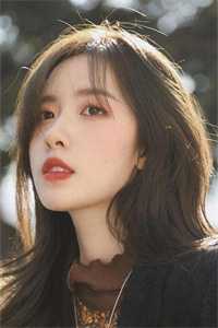 装穷妻子拍百万labubu送竹马儿子，却让女儿勤俭小说