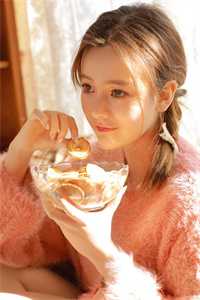 刚成僵尸，捡了个女帝当女儿无删减