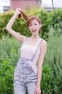 她苍白的脸色