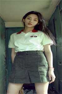 前胸和后背的女人