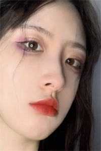 桌面明晰的指骨线